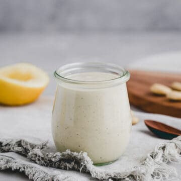 caesar dressing in einem glas