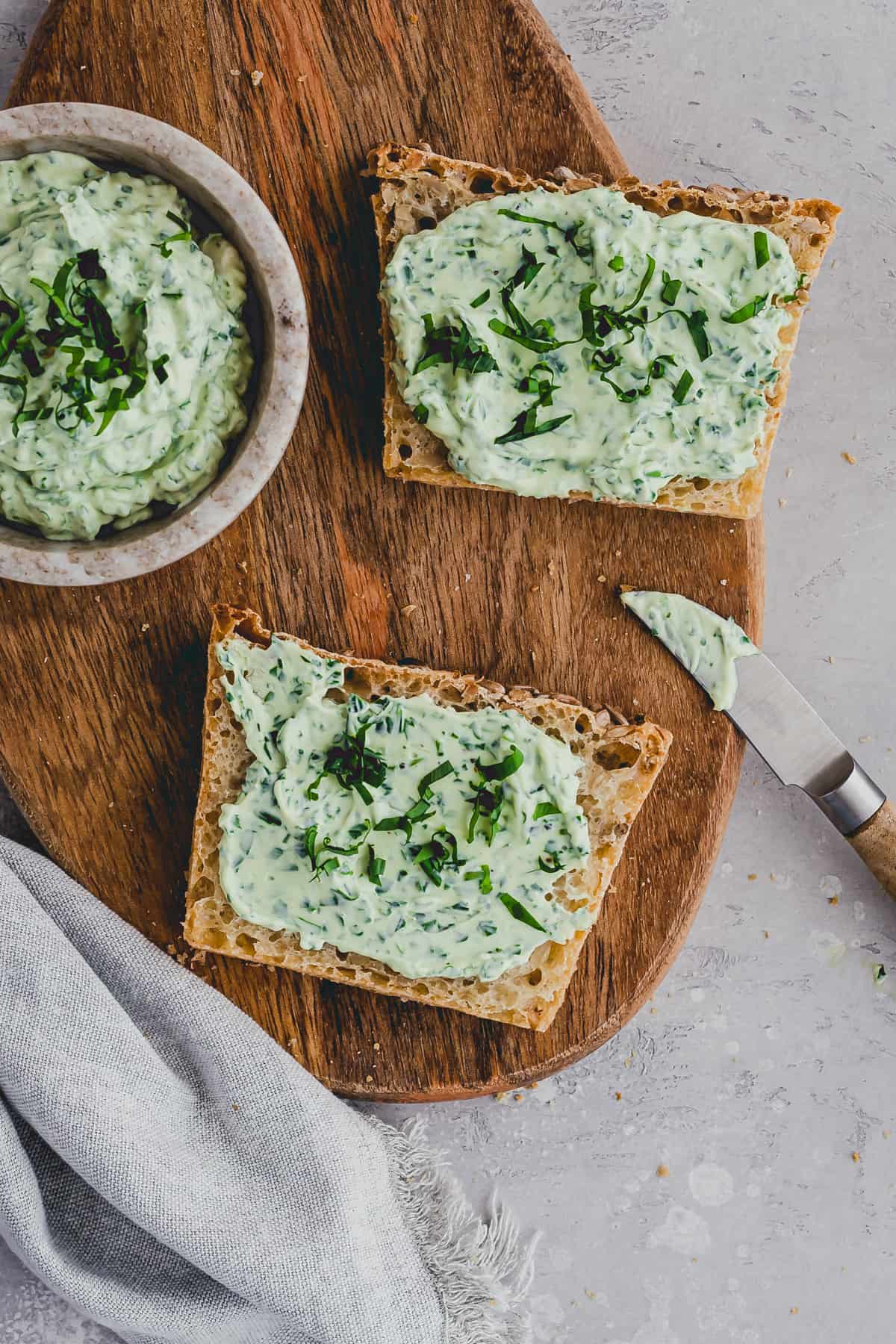 Bärlauch Frischkäse Aufstrich auf Brot