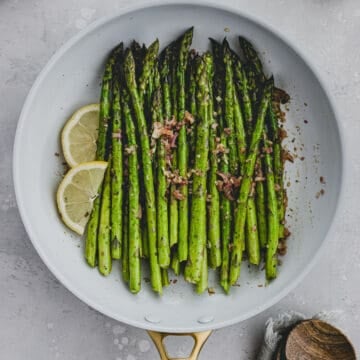 Pan Fried Asparagus with slices of lemon
