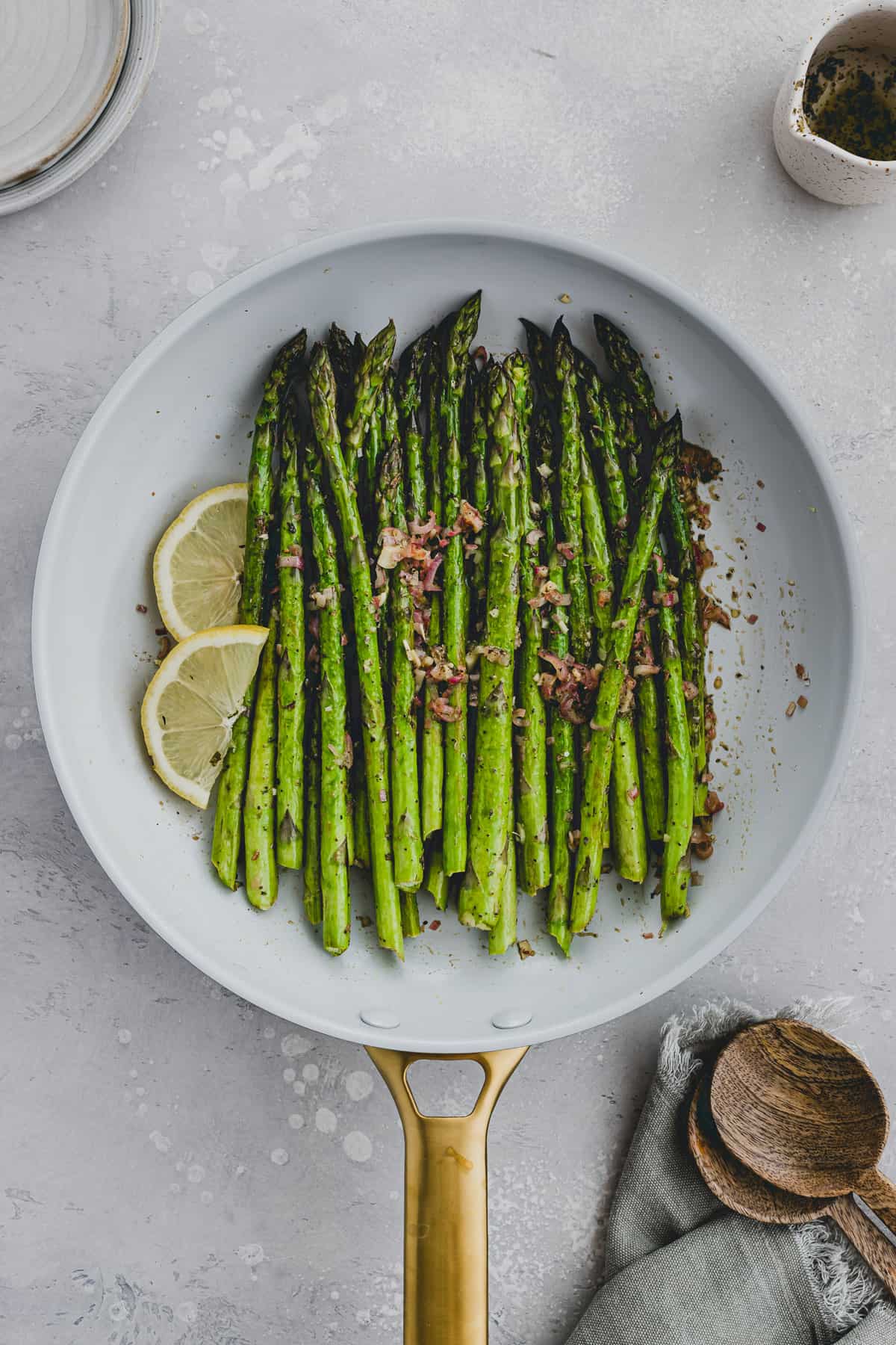 Pan Fried Asparagus with slices of lemon