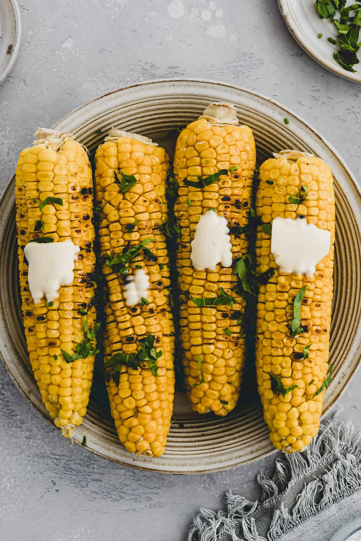 gegrillter zuckermais mit butter und kräuter