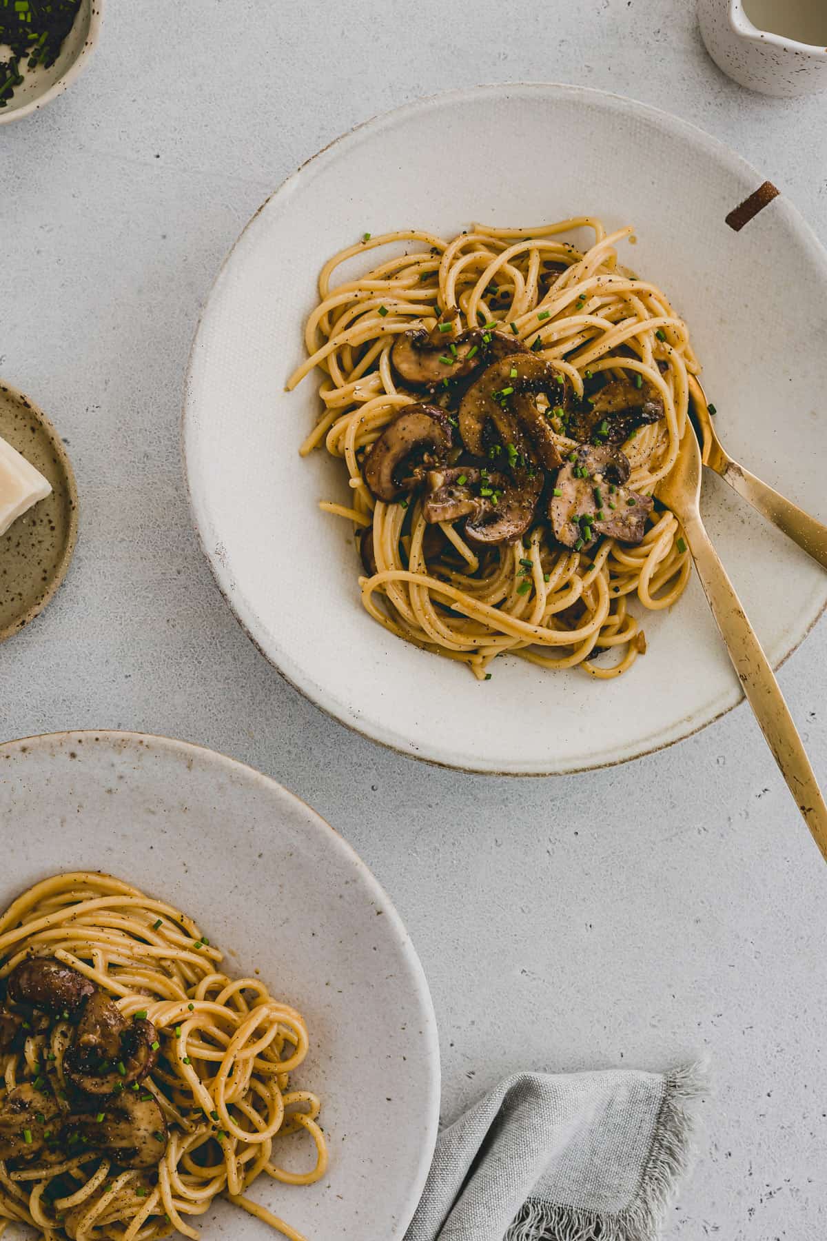 vegetarian spaghetti carbonara with mushrooms in a pasta bowl