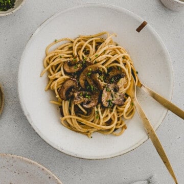 vegetarian carbonara with mushrooms in a pasta bowl