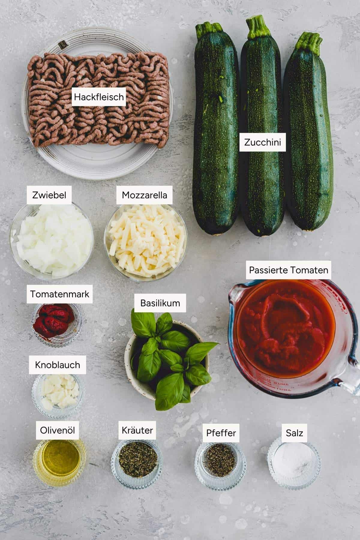 gefüllte zucchini mit hackfleisch und tomatensauce