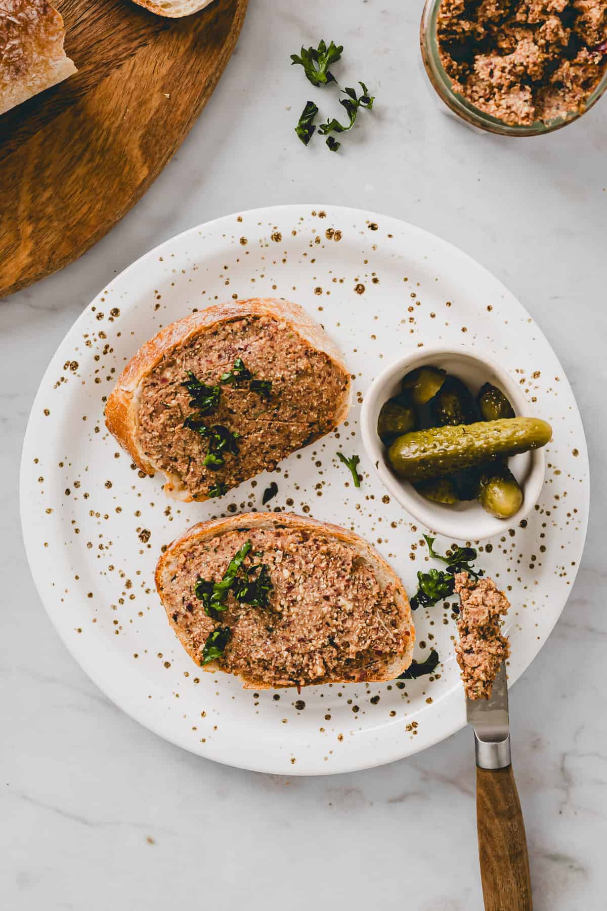 vegane leberwurst auf brot