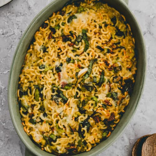 hörnliauflauf mit lauch und getrockneten tomaten