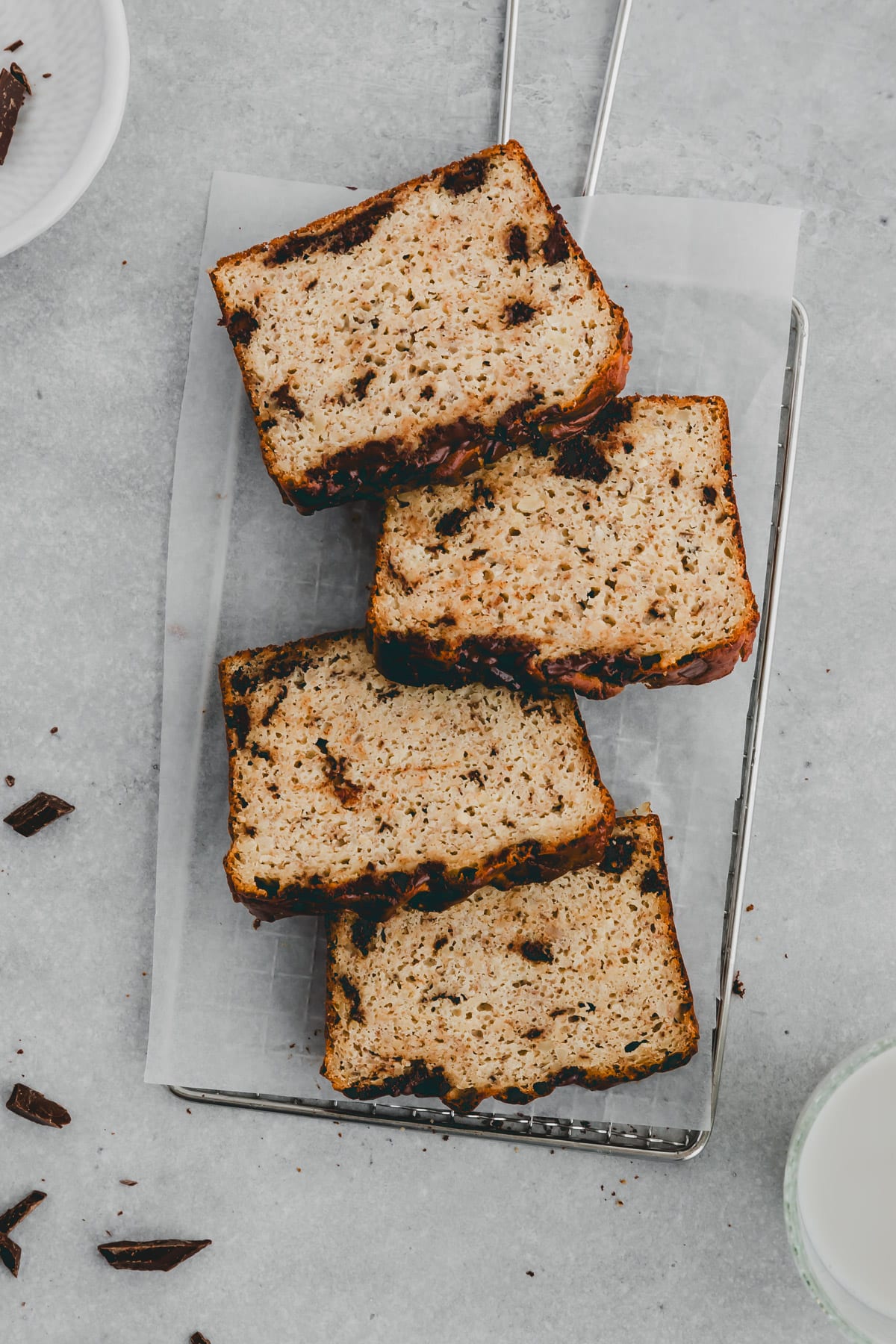 high protein bananenbrot in scheiben geschnitten