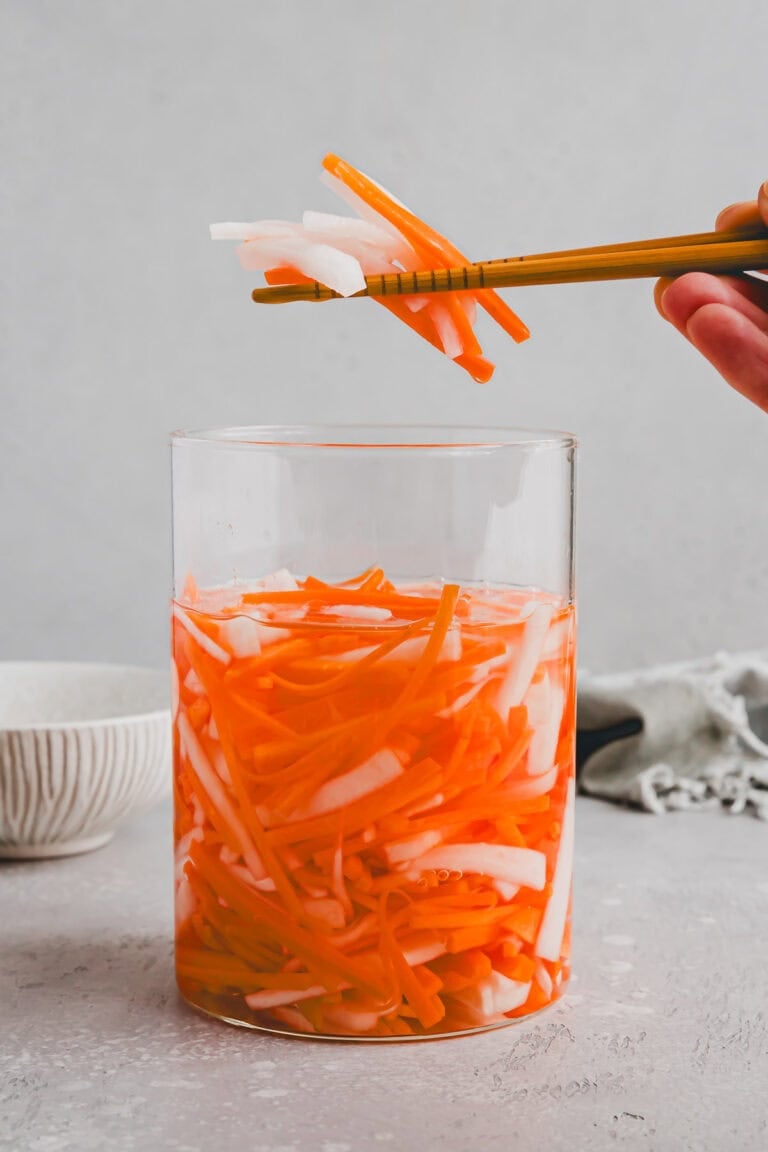 do chua - vietnamese pickled carrot and daikon in a jar
