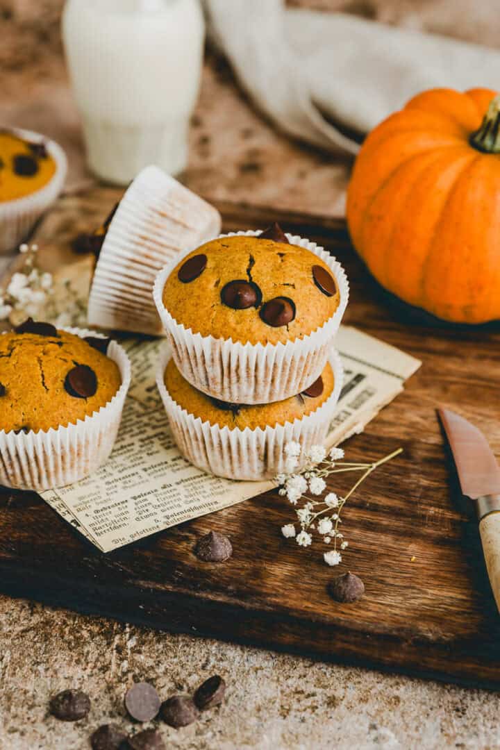Kürbis Muffins mit schoko-drops in muffins-papierförmchen