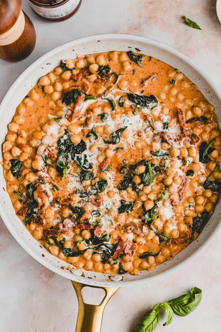 marry me chickpeas in einer bratpfanne