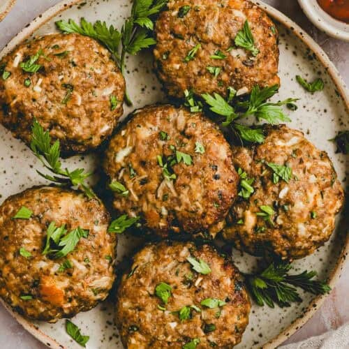 frikadellen aus dem airfryer auf einem teller