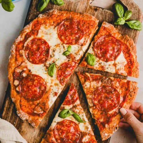 skyr pizza mit salami belegt