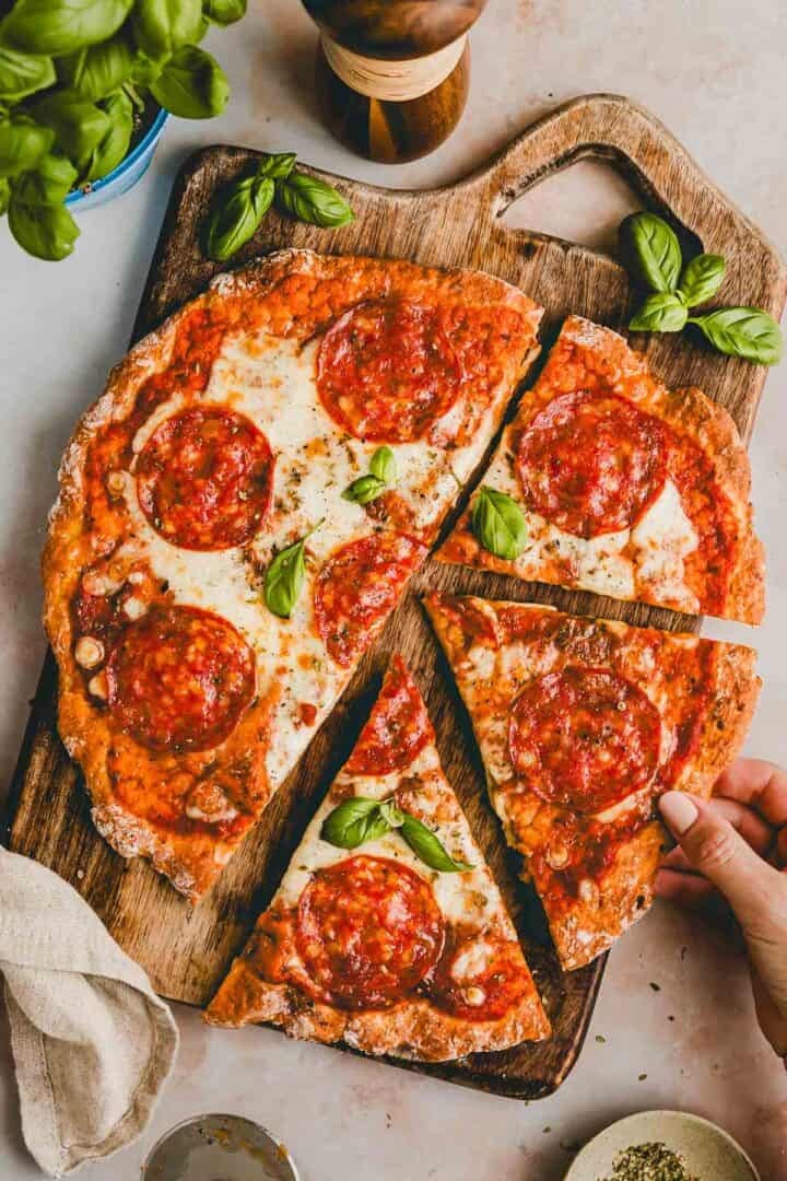 skyr pizza mit salami belegt