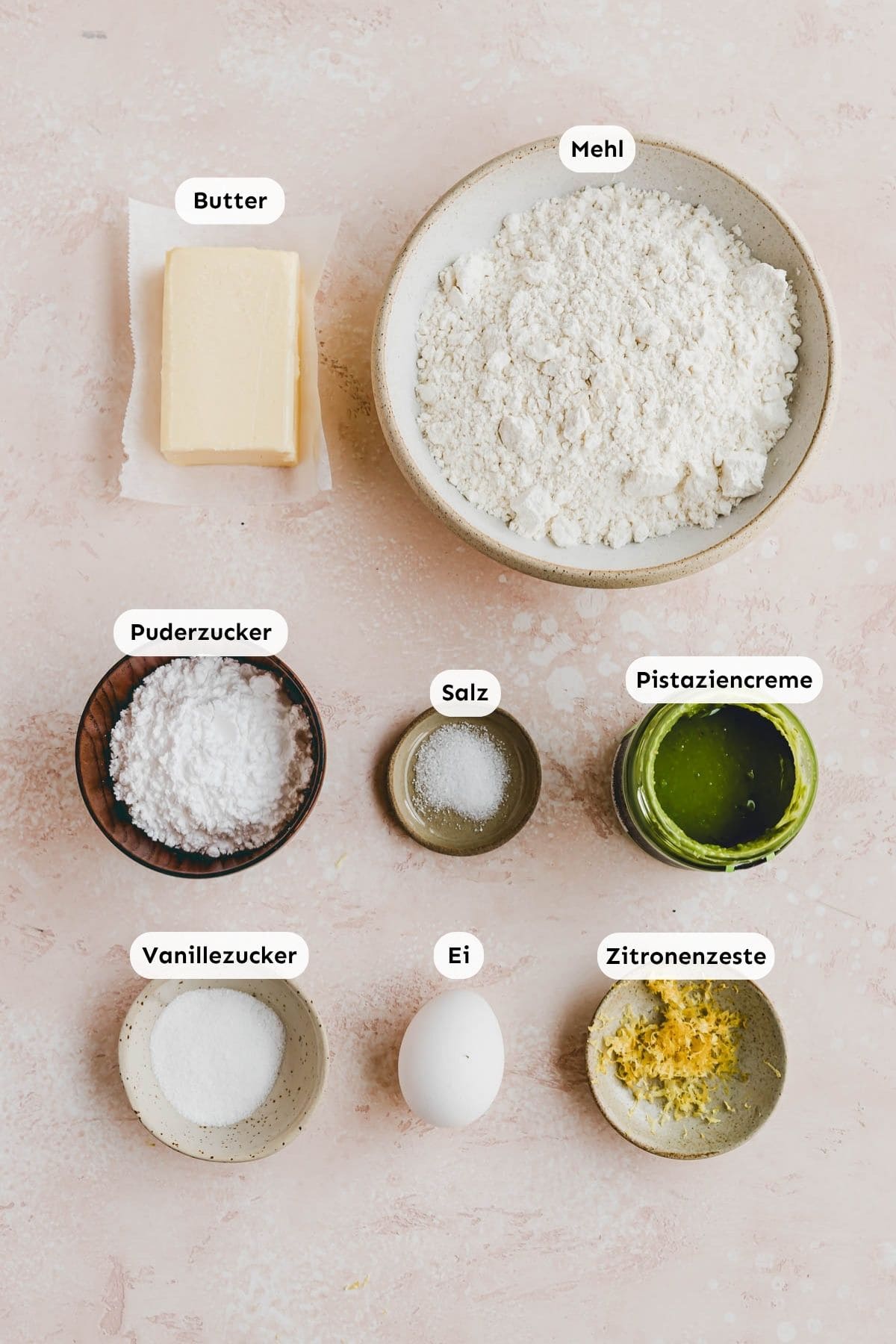 Zutaten in kleine Schälchen abgefüllt und von oben fotografiert