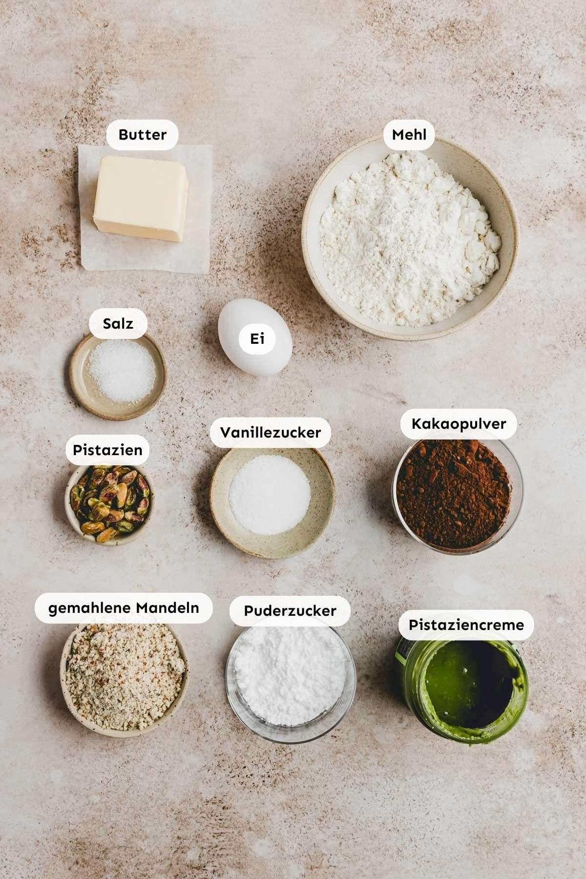 Zutaten in kleine Schälchen abgefüllt und von oben fotografiert