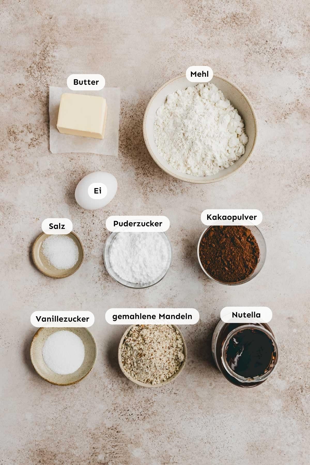 Zutaten in kleine Schälchen abgefüllt und von oben fotografiert