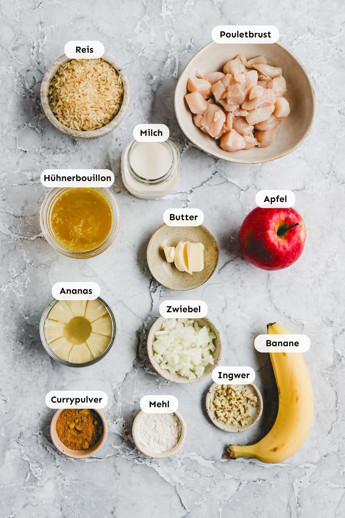 Zutaten in kleine Schälchen abgefüllt und von oben fotografiert