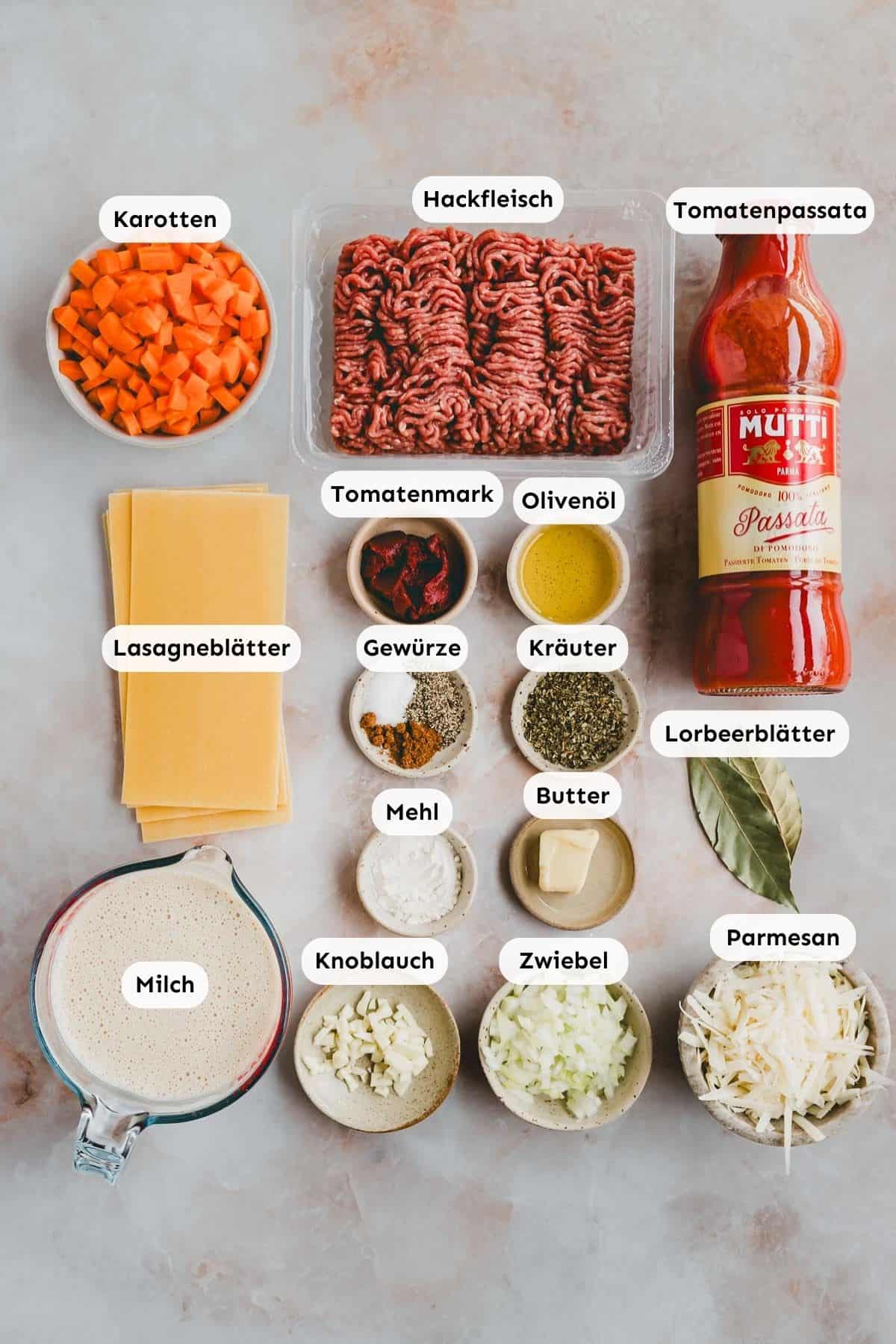 Zutaten in kleine Schälchen abgefüllt und von oben fotografiert