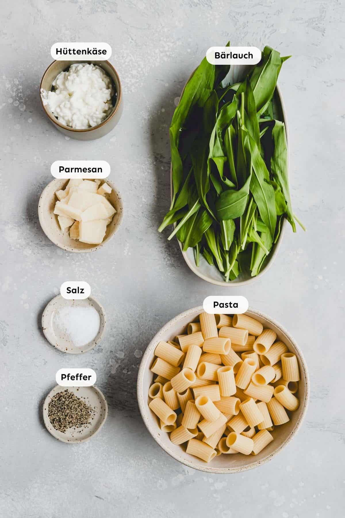 Zutaten in kleine Schälchen abgefüllt und von oben fotografiert