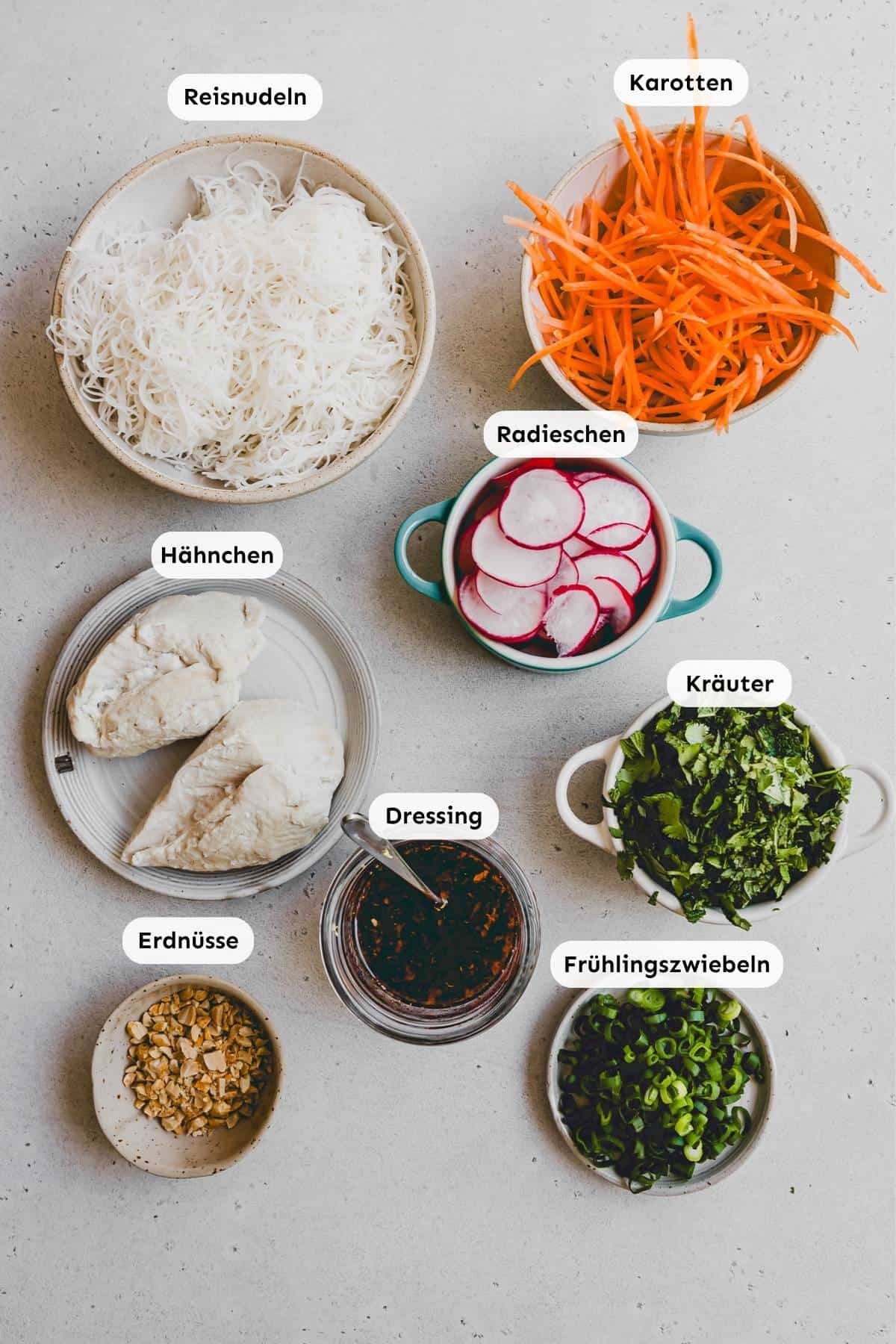 Zutaten in kleine Schälchen abgefüllt und von oben fotografiert